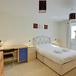 Pass The Keys Spacious Apartment For 2 Free Parking