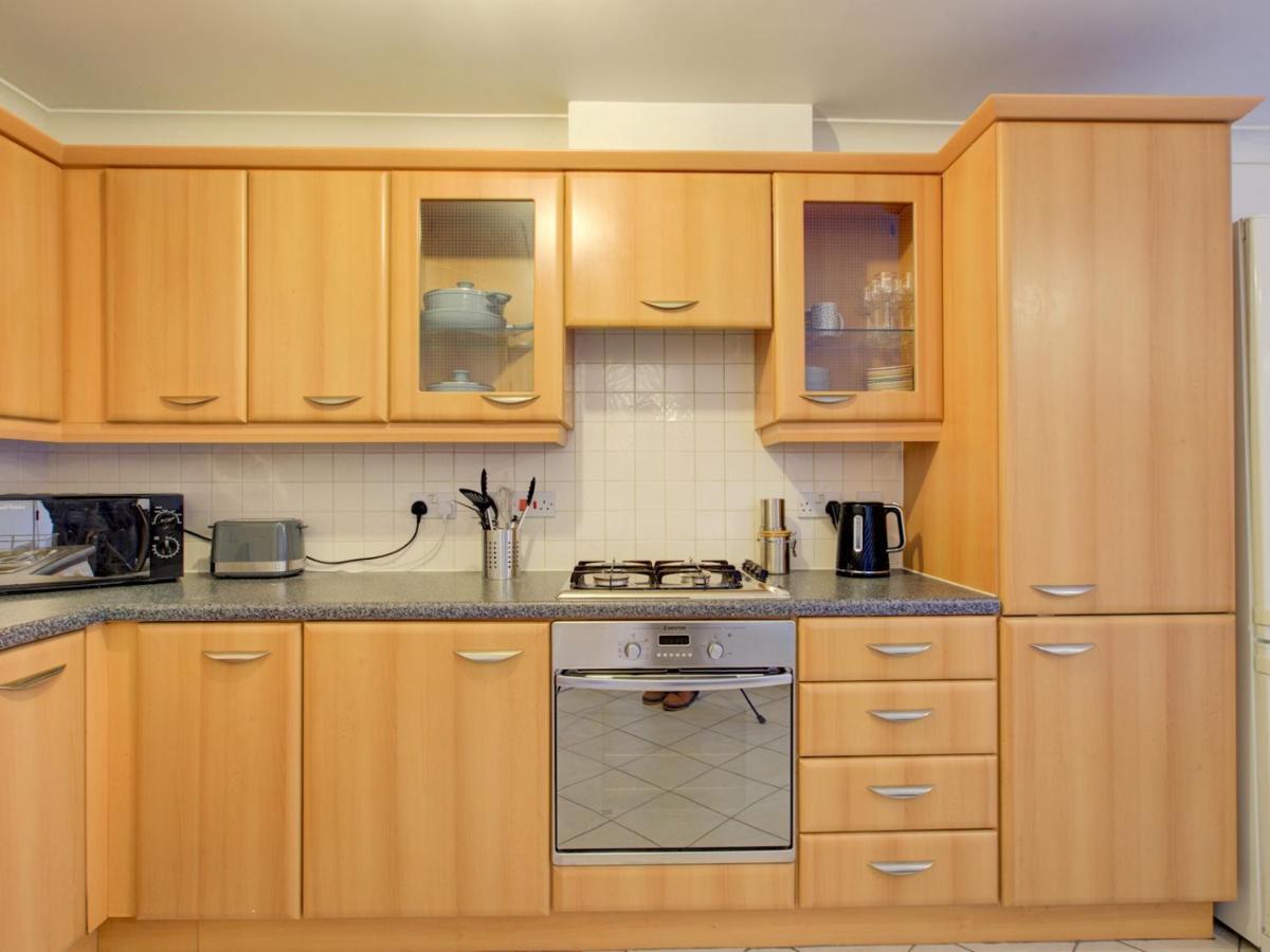 Pass The Keys Spacious For 2 Free Parking Apartment