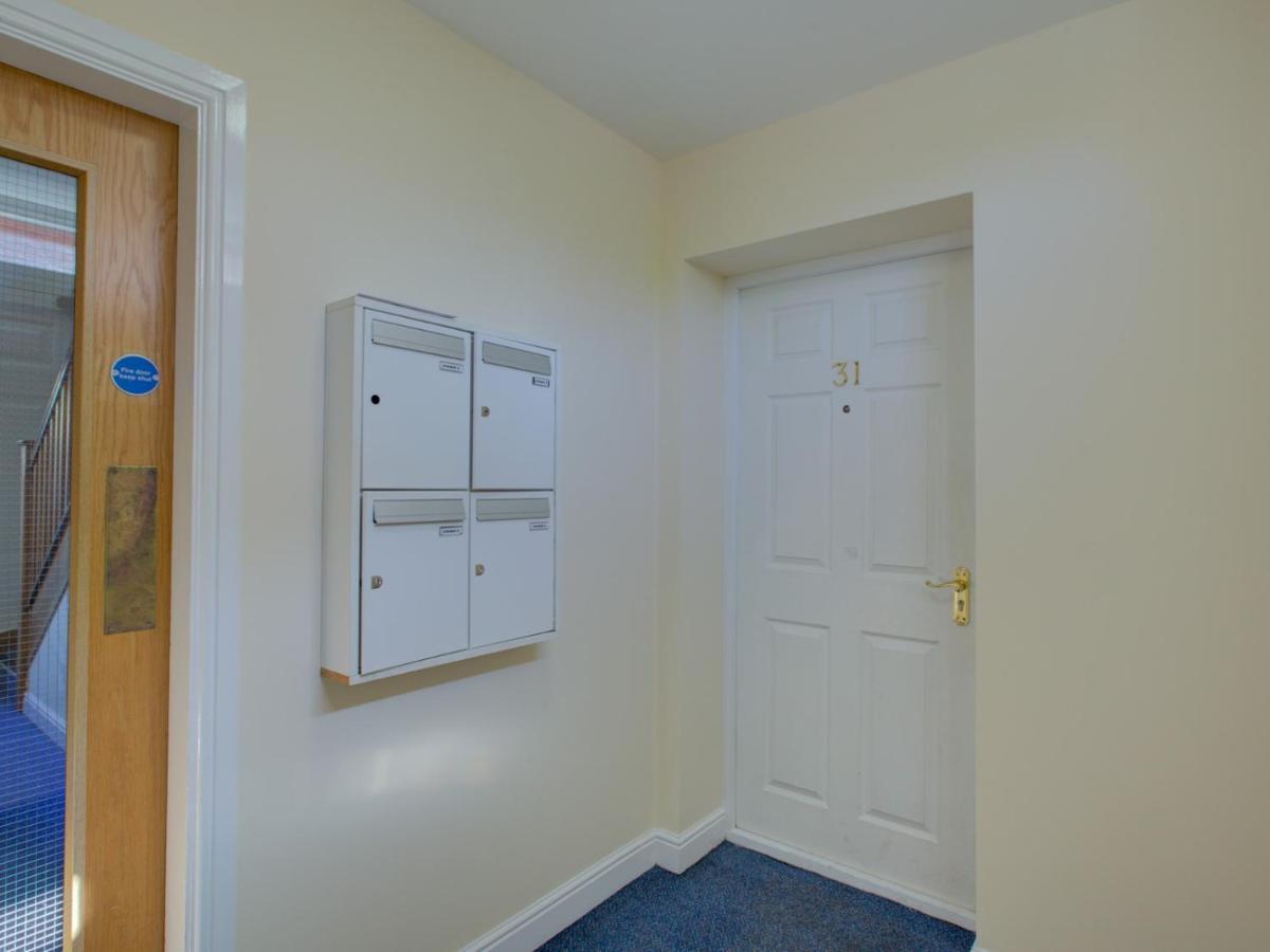 Pass The Keys Spacious For 2 Free Parking Apartment